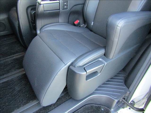 TOYOTA VELLFIRE 2018 Image 31