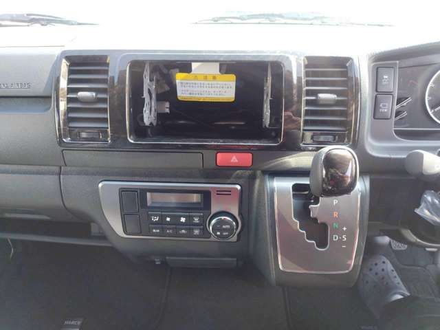 TOYOTA HIACE VAN 2WD 2025 Image 31