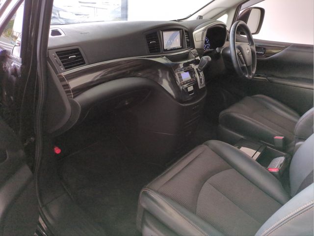 NISSAN ELGRAND 2018 Image 31