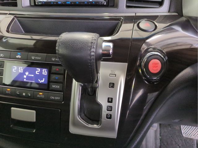 NISSAN ELGRAND 2018 Image 31