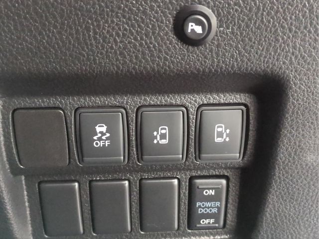 NISSAN ELGRAND 2018 Image 31