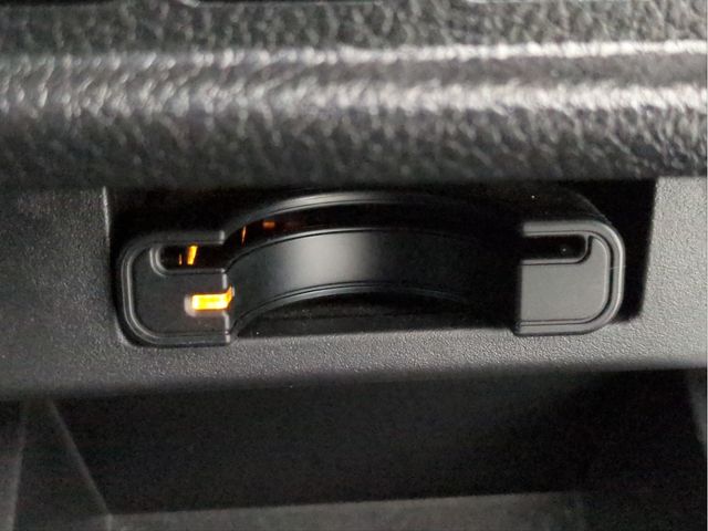 NISSAN ELGRAND 2018 Image 31