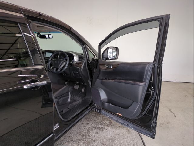 NISSAN ELGRAND 2018 Image 31