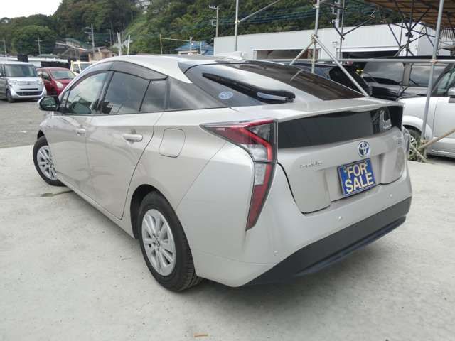 TOYOTA PRIUS 2017 Image 31