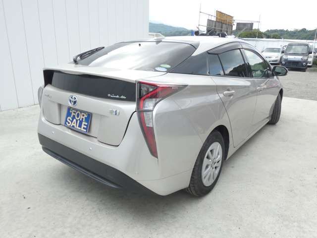 TOYOTA PRIUS 2017 Image 31