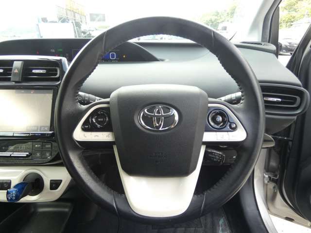 TOYOTA PRIUS 2017 Image 31