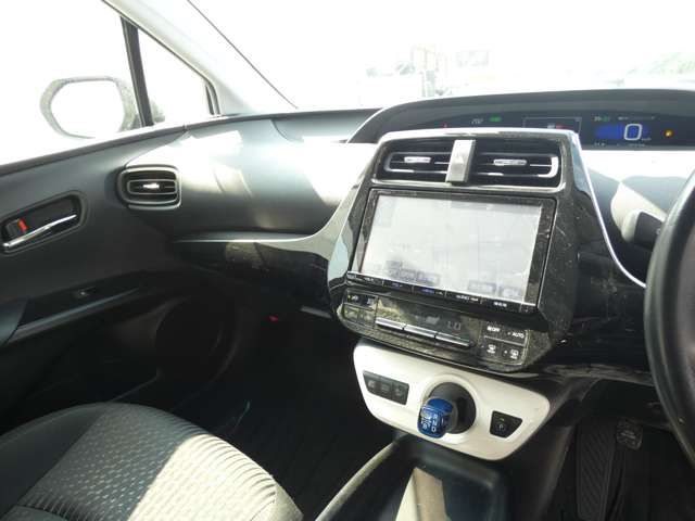 TOYOTA PRIUS 2017 Image 31