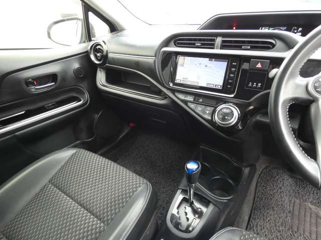 TOYOTA AQUA 2015 Image 31