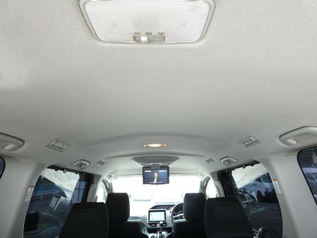 TOYOTA VOXY 2014 Image 31