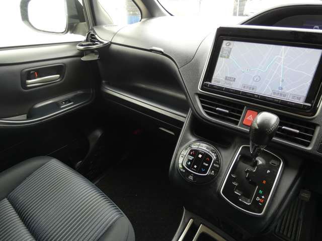 TOYOTA VOXY 2014 Image 31