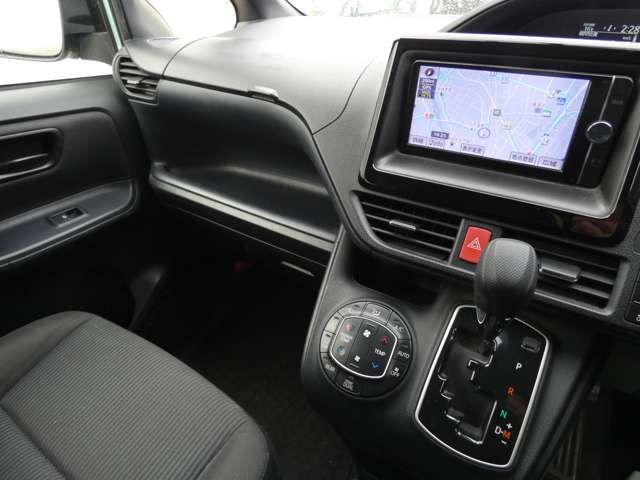 TOYOTA VOXY 2014 Image 31