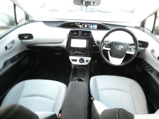 TOYOTA PRIUS 2017 Image 31