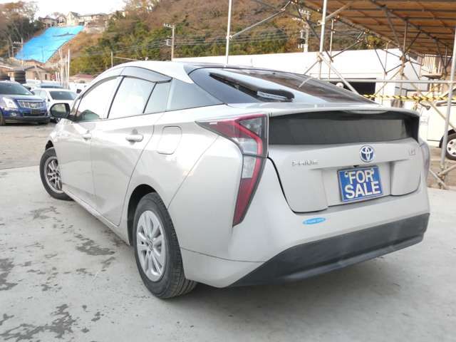 TOYOTA PRIUS 2017 Image 31