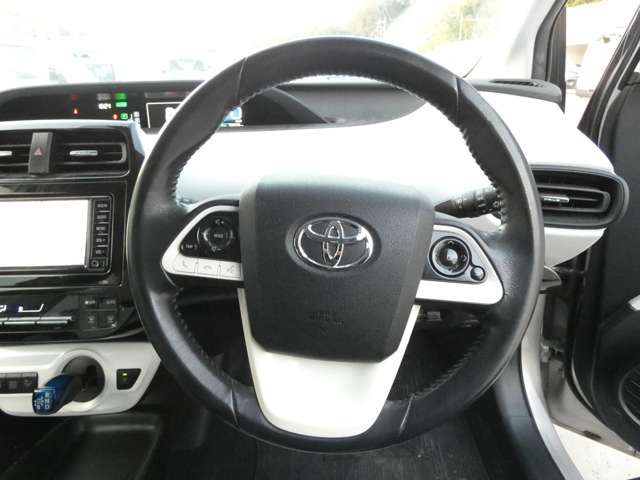 TOYOTA PRIUS 2017 Image 31