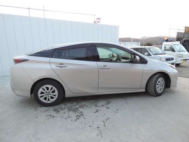 TOYOTA PRIUS 2017 Image 31