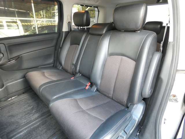 NISSAN ELGRAND 2010 Image 31
