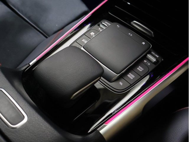 MERCEDES BENZ GLB 2023 Image 31