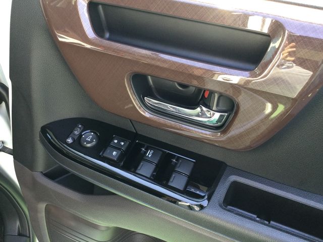 HONDA N BOX 2019 Image 31