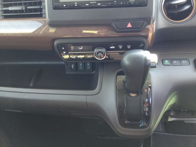 HONDA N BOX 2019 Image 31