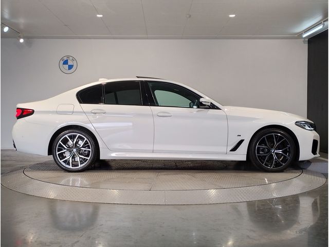BMW 5SERIES SEDAN 2022 Image 31