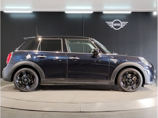 BMW MINI COOPER S 5DOOR 2023 Image 31