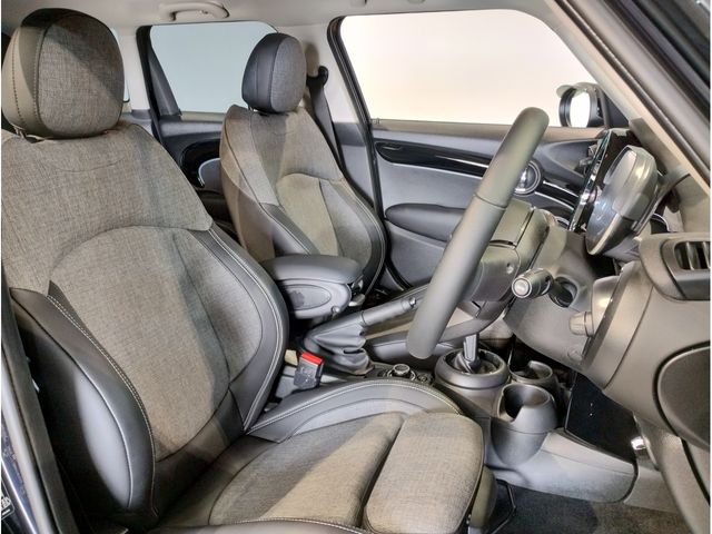 BMW MINI COOPER S 5DOOR 2023 Image 31