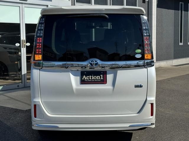 TOYOTA VOXY HYBRID 2014 Image 31