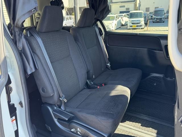 TOYOTA VOXY HYBRID 2014 Image 31