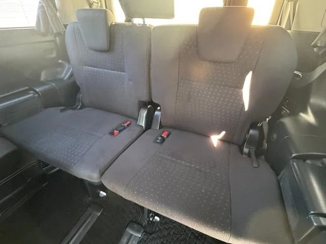 TOYOTA VOXY HYBRID 2014 Image 31