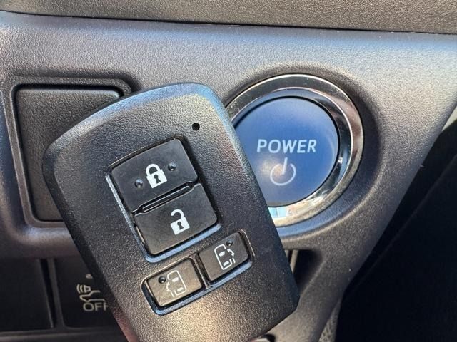 TOYOTA VOXY HYBRID 2014 Image 31