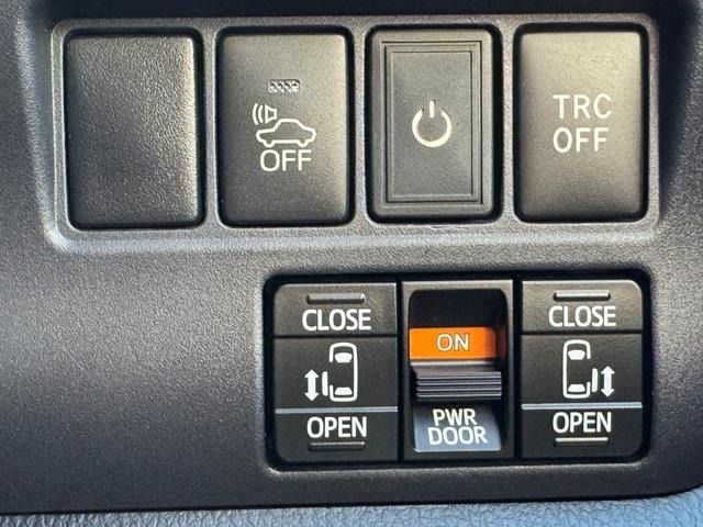 TOYOTA VOXY HYBRID 2014 Image 31