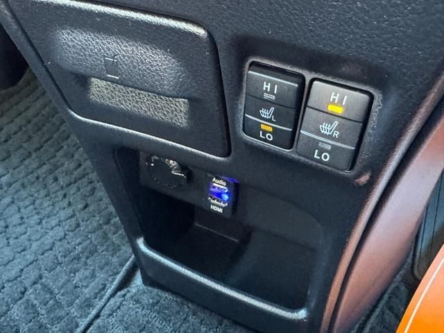 TOYOTA VOXY HYBRID 2014 Image 31