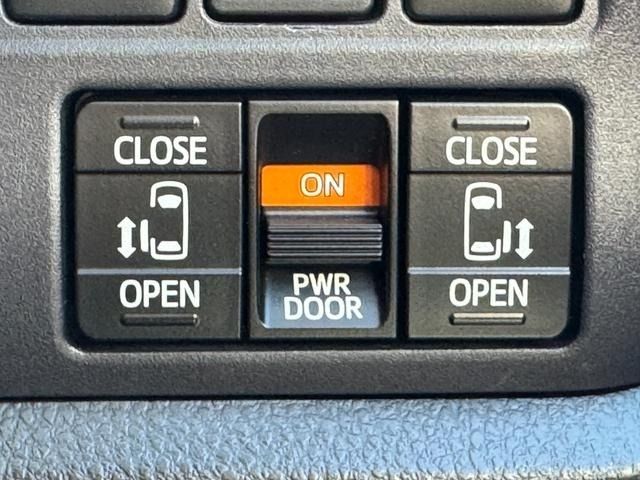 TOYOTA VOXY HYBRID 2014 Image 31