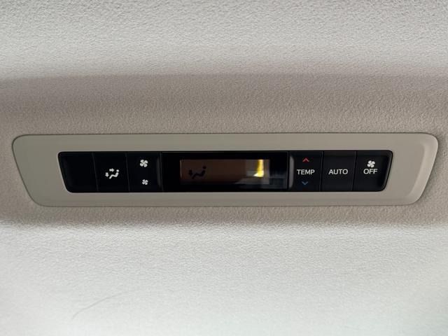 TOYOTA VOXY HYBRID 2014 Image 31