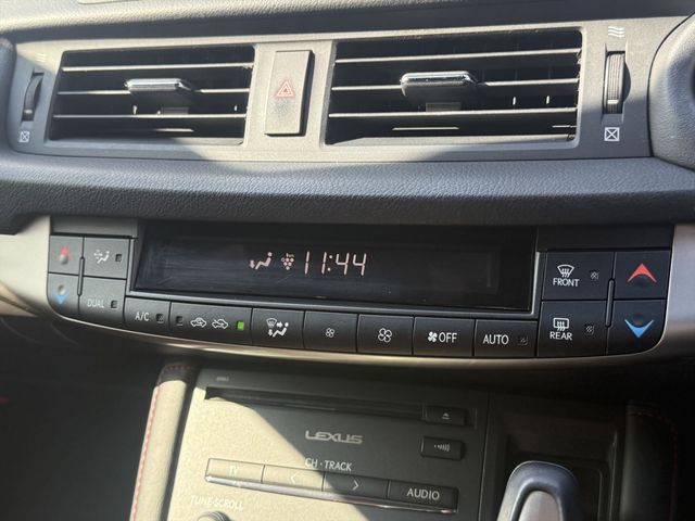 TOYOTA LEXUS CT200H 2014 Image 31