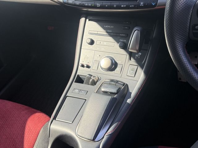 TOYOTA LEXUS CT200H 2014 Image 31