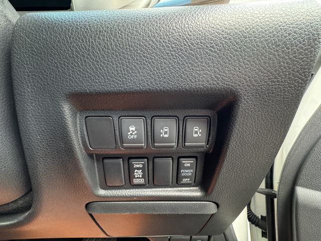 NISSAN ELGRAND  4WD 2018 Image 31