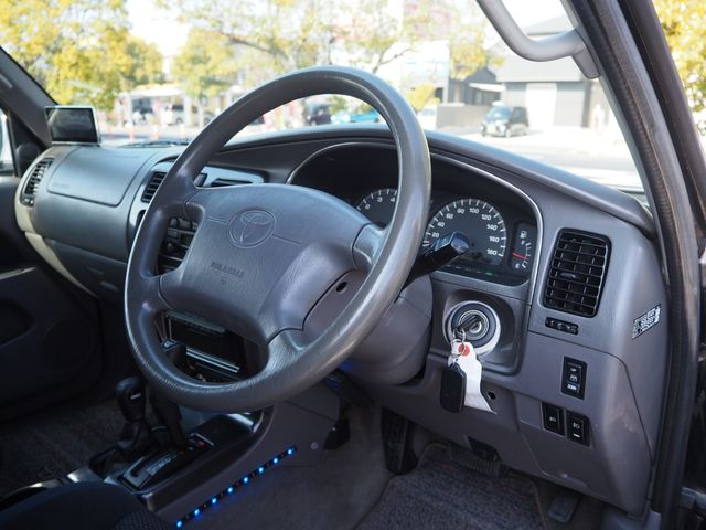 TOYOTA HILUXSURF WAGON 4WD 2001 Image 31