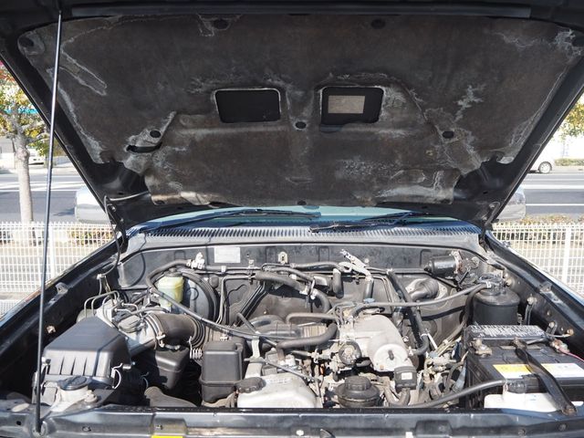 TOYOTA HILUXSURF WAGON 4WD 2001 Image 31