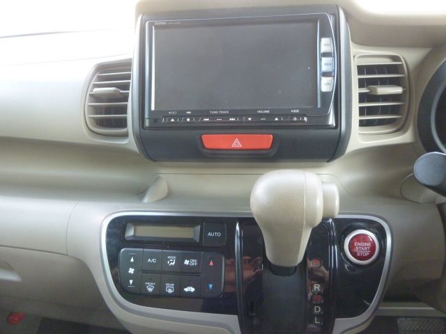 HONDA N BOX 2013 Image 31
