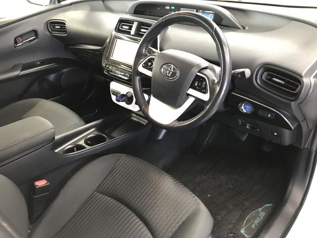 TOYOTA PRIUS 2016 Image 31