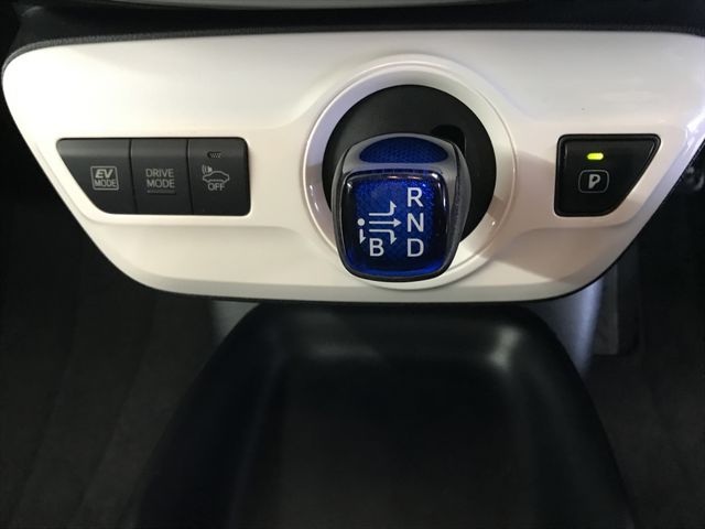 TOYOTA PRIUS 2016 Image 31