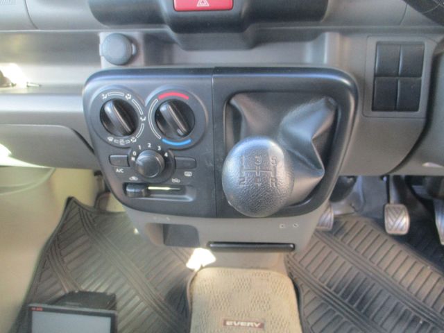 SUZUKI EVERY VAN 4WD 2019 Image 31