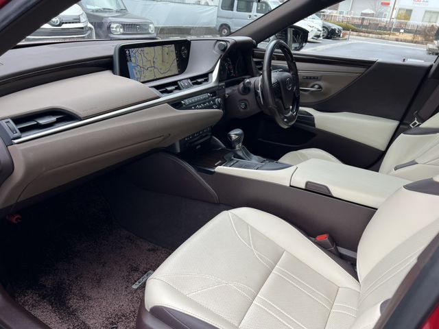 TOYOTA LEXUS ES300H 2019 Image 31