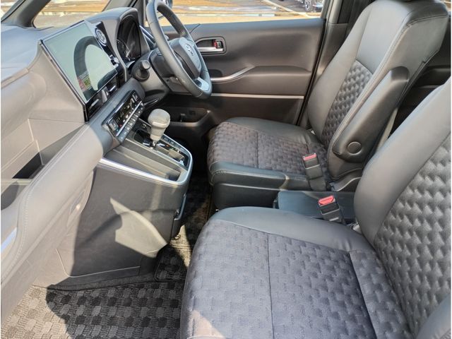 TOYOTA VOXY 2023 Image 31