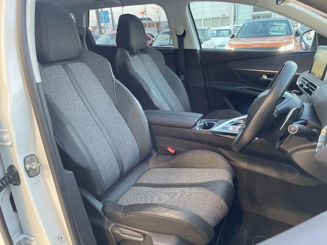 PEUGEOT 5008 2017 Image 31