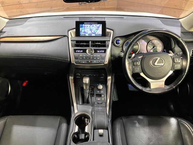 TOYOTA LEXUS NX300H 2017 Image 31