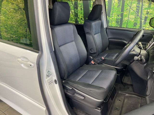 TOYOTA VOXY 2014 Image 31