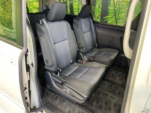 TOYOTA VOXY 2014 Image 31