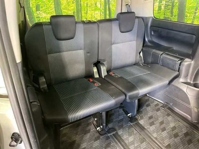 TOYOTA VOXY 2014 Image 31